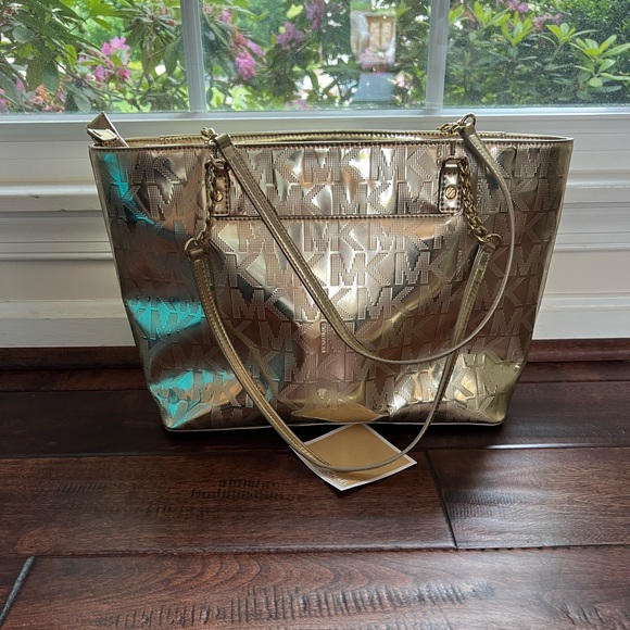 New Michael Kors Shoulder Bag - Picture 1 of 3